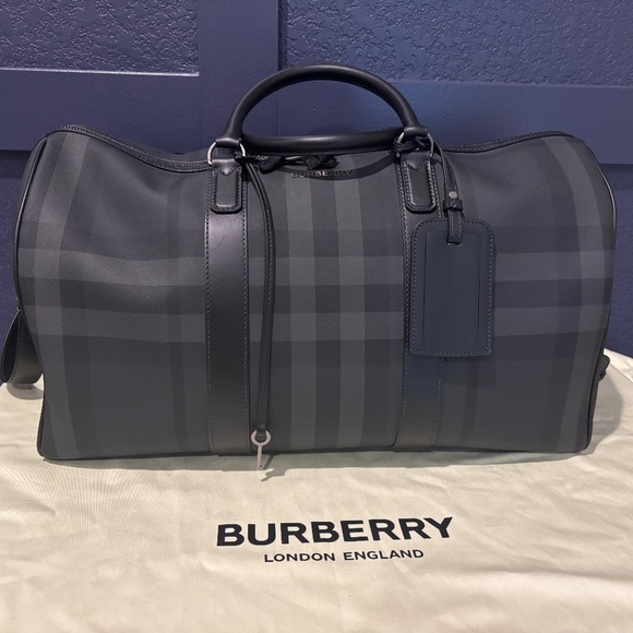 Burberry Boston Holdall - Picture 1 of 11